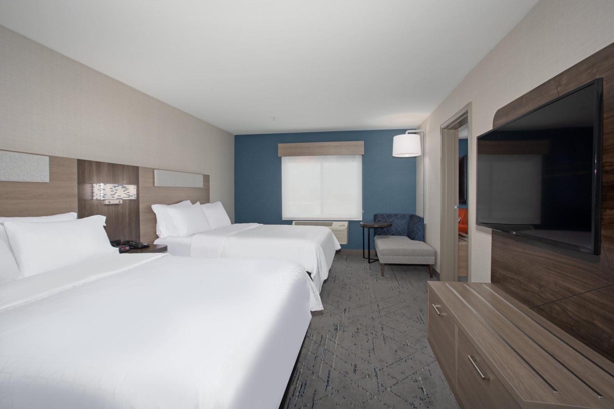 Queen Room Two Queen Beds Hearing Accessible or Non-Smoking