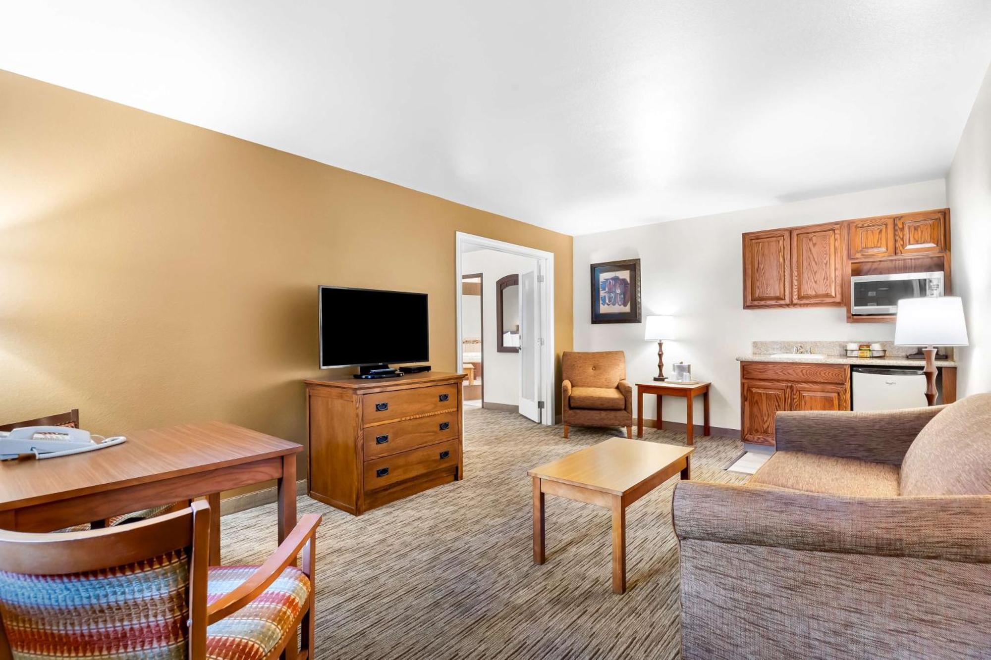 King Suite with Sofa Bed, Spa Bath and Wet Bar - Non-Smoking,1666674383:JPEG